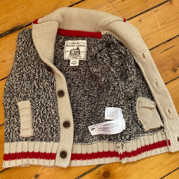 Roots baby cabin sweater size 6-12 months - Picture 3 of 5